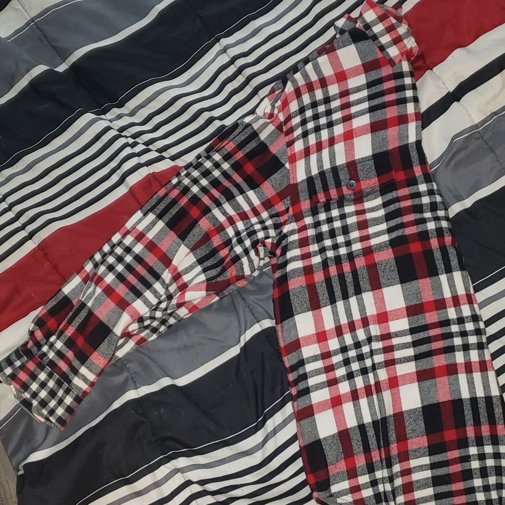 Flannels - Picture 2 of 16